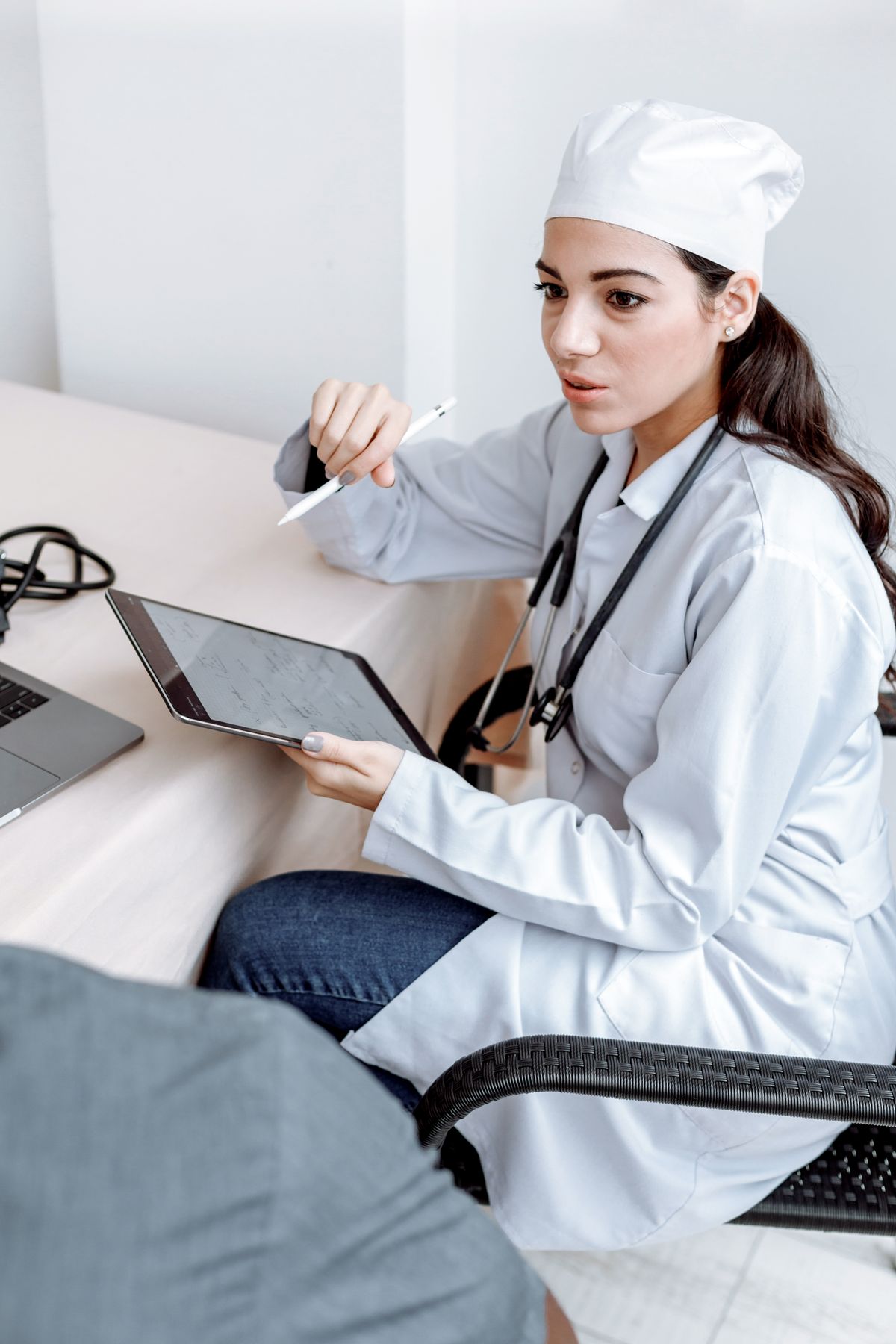 Medico durante una visita